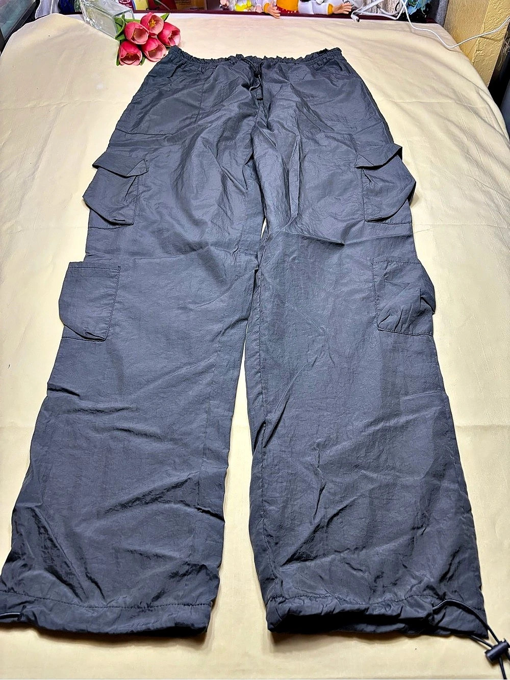 Love Streak Dark Gray Nylon
Parachute Cargo Pants Size
Medium Drawstring Cinch